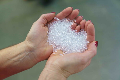 Plastic granulate in the hand