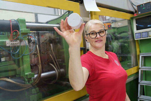 Production employee shows can cap