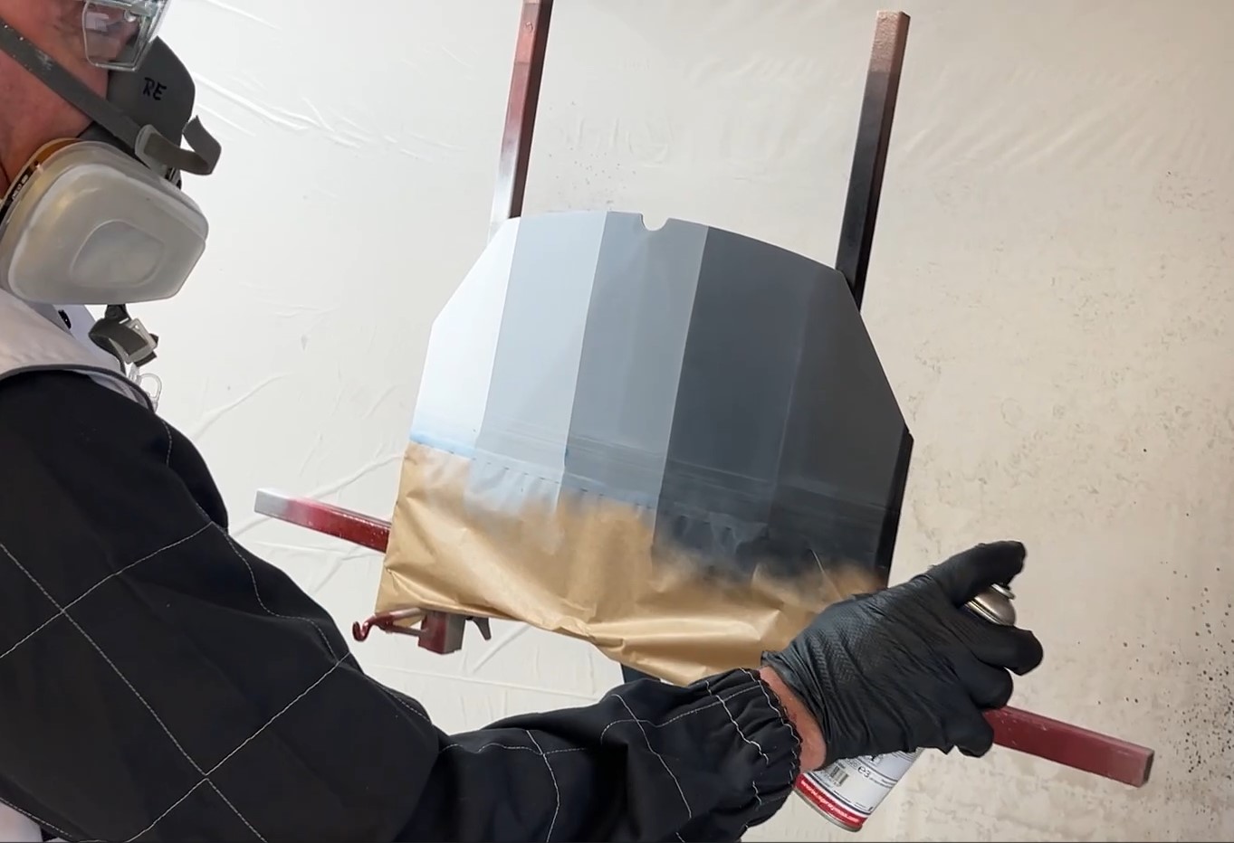 Engine bonnet primer