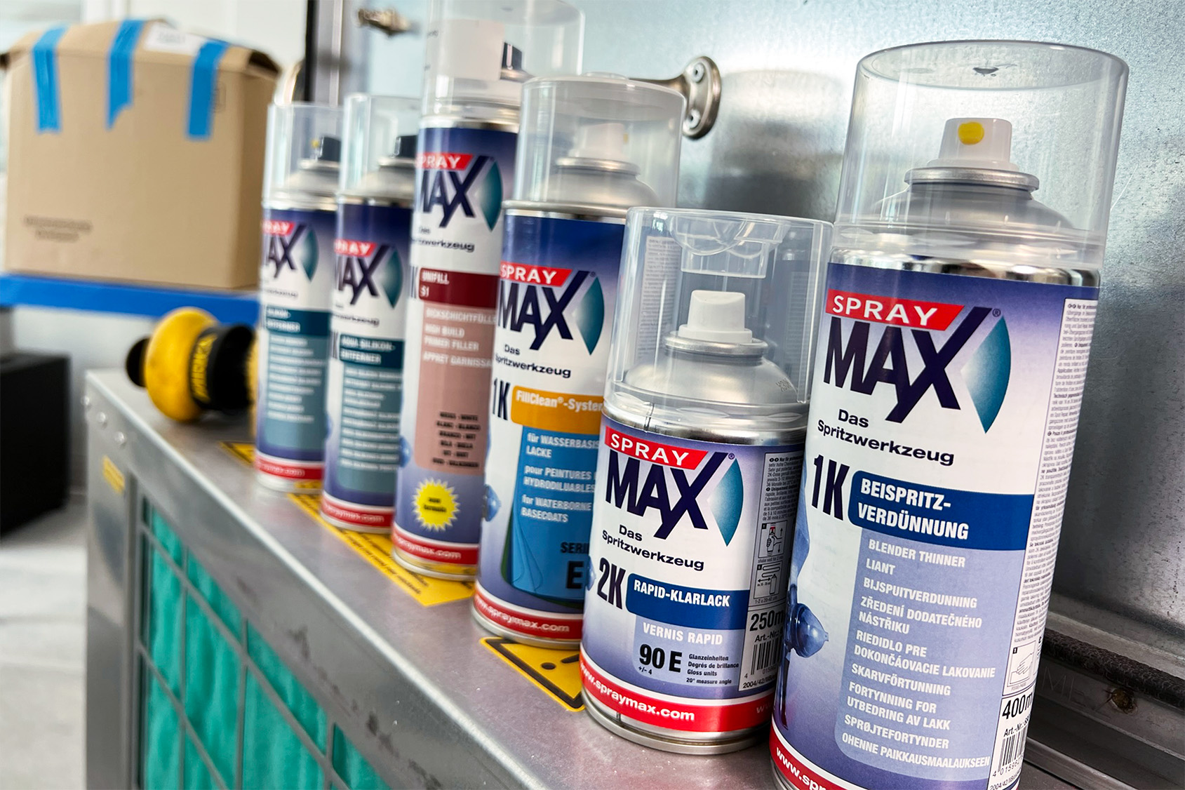 Bombes SprayMax alignées